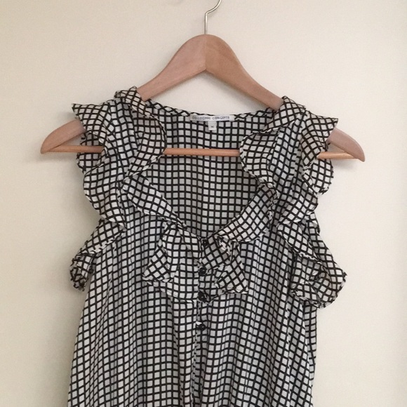 ⭐️ 2 for $10! Cute ruffle blouse! - Picture 1 of 7